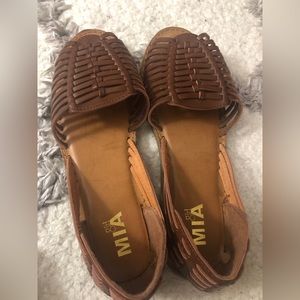 Woven Peep Toe Flat Brown Sandals